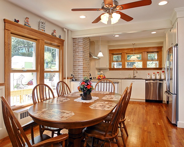 White New England Cottage Style Kitchen Design with Dining Table