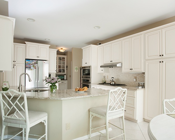 Bright White Kitchen with Antique White Cabinets
