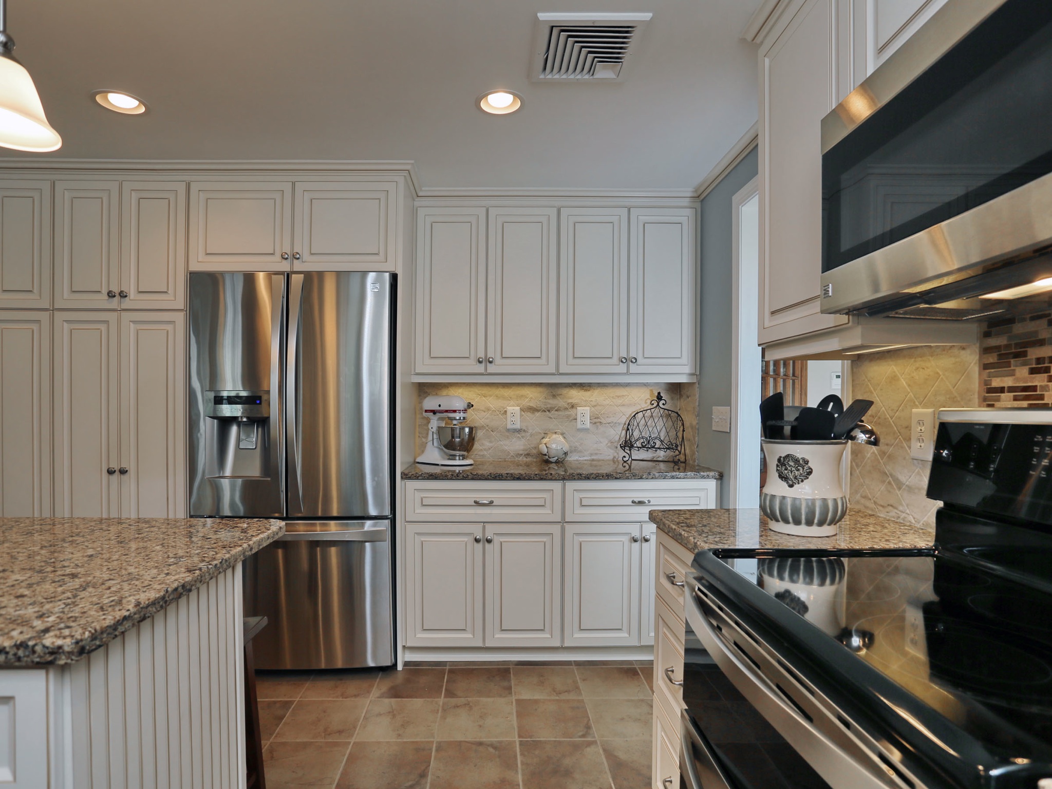 Electrical Rails For Kitchens The Role of Light Rails in Kitchen Design