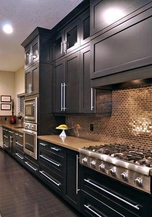 sleek hardware in a modern kitchen Sleek Hardware in Modern Kitchen