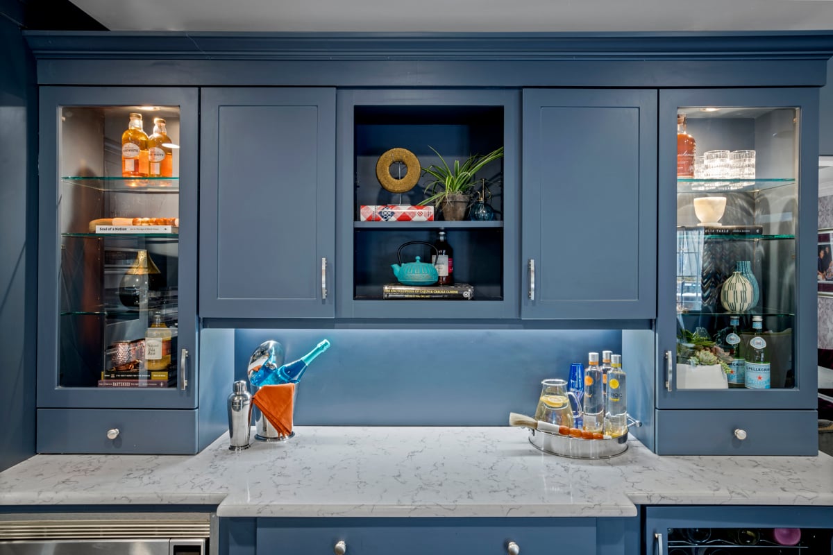 5 TIPS FOR STYLING GLASSFRONT CABINETS – Bungalow Blue Interiors