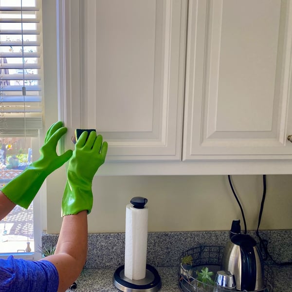 Envato-blog image- cleaning cabinets- 07.06.25