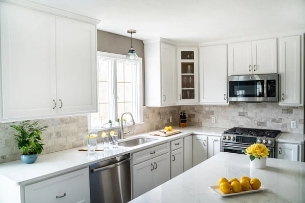 white timeless style kitchen fresh and clean easy to decorate