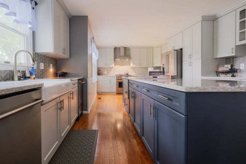 two-tone-kitchen-design