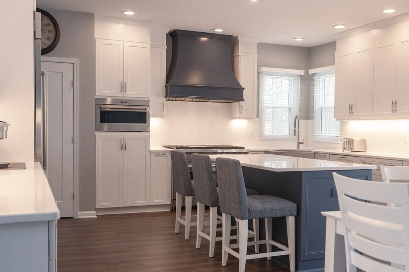 white-monochromatic-kitchen