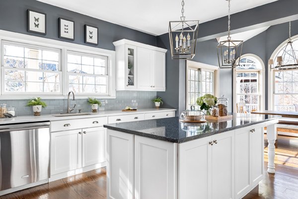 White Kitchen Cabinets With Black Granite Countertops Erigiestudio