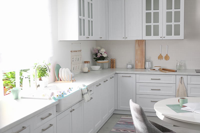 beach-house-kitchen-farm-sink