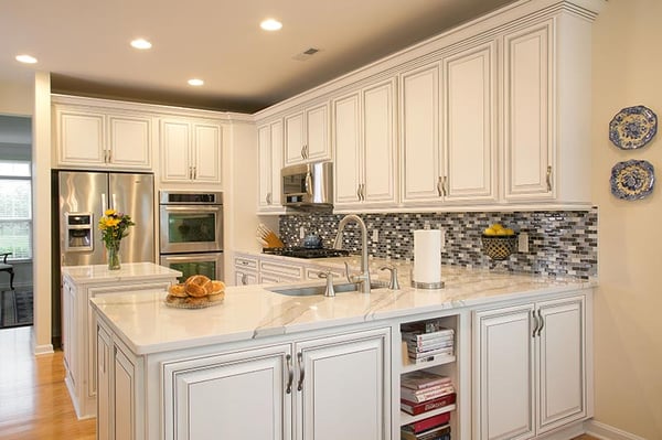 Traditional Kitchen with Quartz Countertop