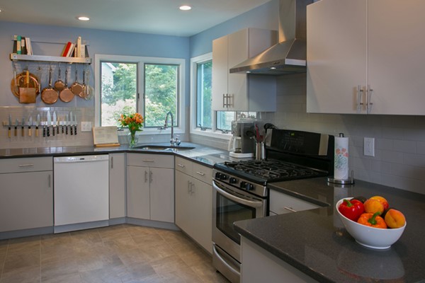 pictures of light colored kitchen cabinets throwing shade on the gray kitchen design in a way pictures of light colored kitchen cabinets throwing shade on the gray kitchen design in a way