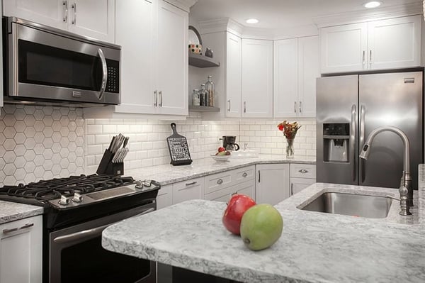 what countertop color looks best with white cabinets?