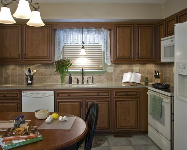 Lace Valence Kitchen Window Curtains with Horizontal Blinds