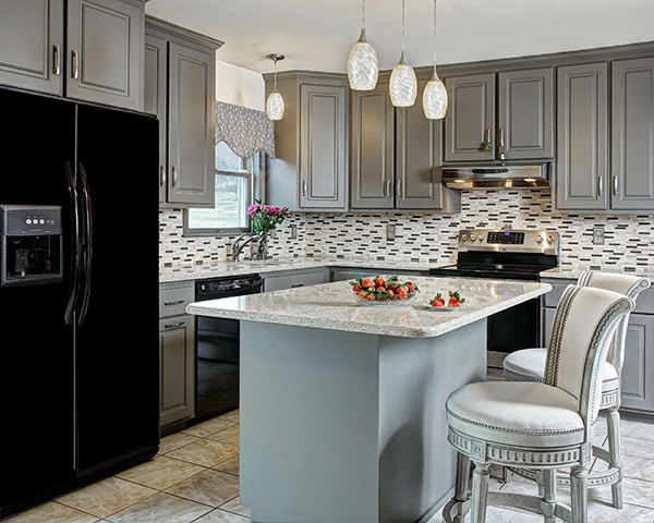 Kitchen Backsplash with Rhythm and Movement