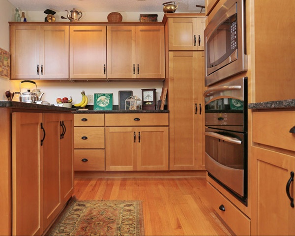 Maple Cabinets with Black Hardware