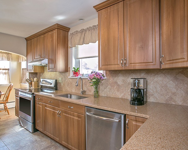 7 Maintenance Free Laminate Kitchens that Look Just Like Wood