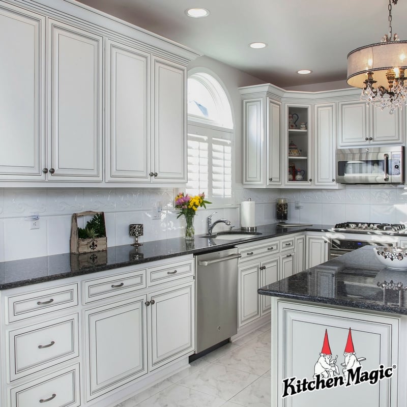 Tuxedo-kitchen- Black_CounterTop-White Cabinets