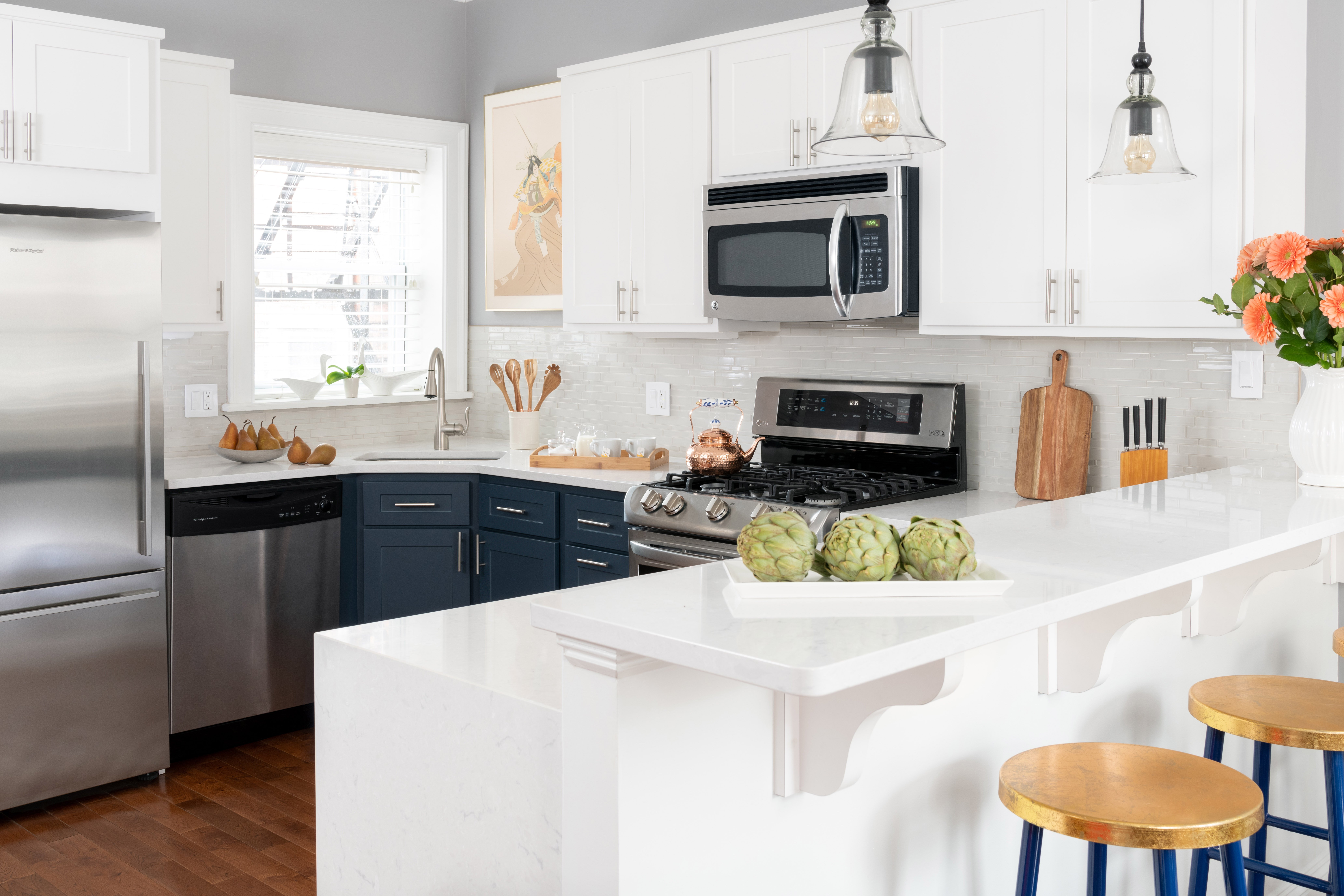  White Kitchen Cabinets Color Schemes for Simple Design