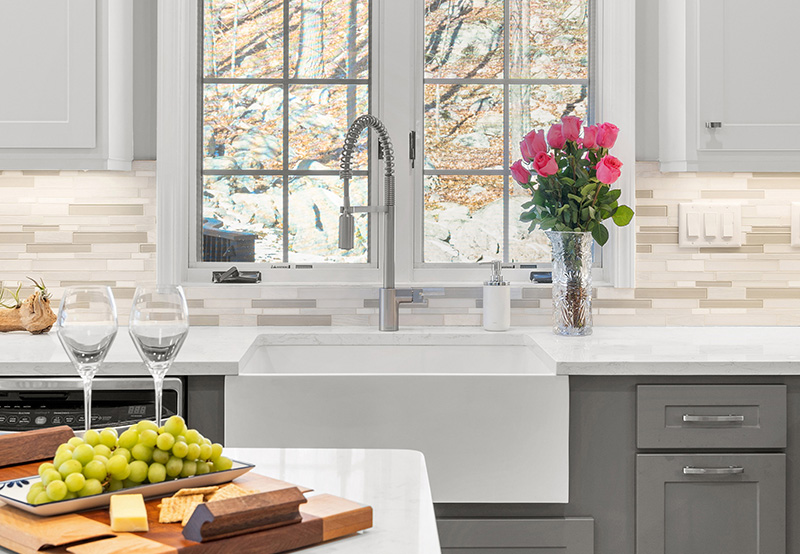 https://blog.kitchenmagic.com/hubfs/blog-files/Scouring%20All%20the%20Different%20Sink%20Options/farmhouse-sinik.jpg#keepProtocol