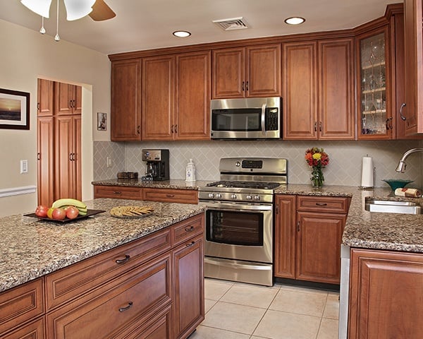 What Paint Colors Look Best With Cherry, What Colors Go With Light Brown Kitchen Cabinets