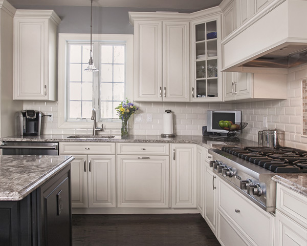 A Contemporary Kitchen with Traditional Appeal