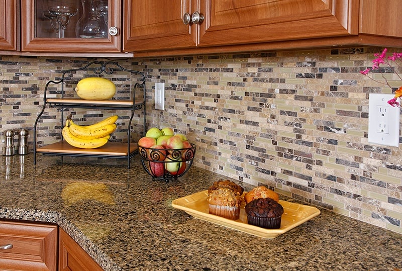 Clear and Opaque Glass Backsplash 